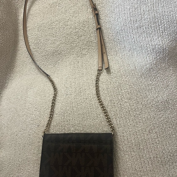 Michael Kors Black Crossbody Bag with Gold Chain Design - Picture 2 of 5